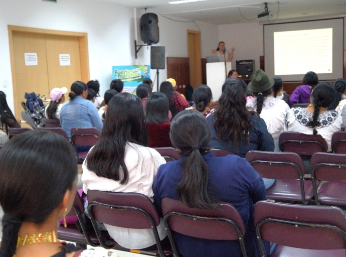 TALLER EN CONTRA DE LA VIOLENCIA A LA MUJER