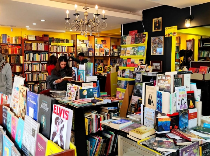 UN LIBRO Y EMPIEZA LA AVENTURA